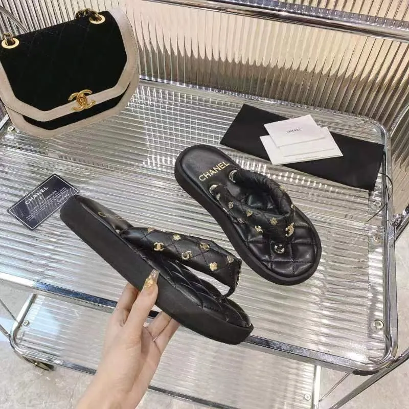 👟👟Ex-factory price 400👟👟 CHANEL 2022SS C Jia Xiaoxiang new summer bread slippers flip-flops flip-flops beach sandals original 7100 purchase development production Xiaoxiang 2023 summer hot style bread slippers irresistibly cute! The color of macarons and ice cream combined with the chubby figure is like stepping on bread or clouds ☁️Super strong wrapping feeling! Fabric: Original customized super soft sheepskin Lining: Original customized super soft sheepskin Sole: Exclusive molded ultra-light foam outsole Sole thickness: 2CM Size: 35-40